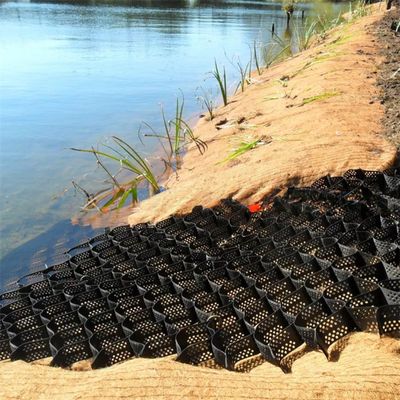 道路の安定化と強化のための急斜面保護強化ジオセル