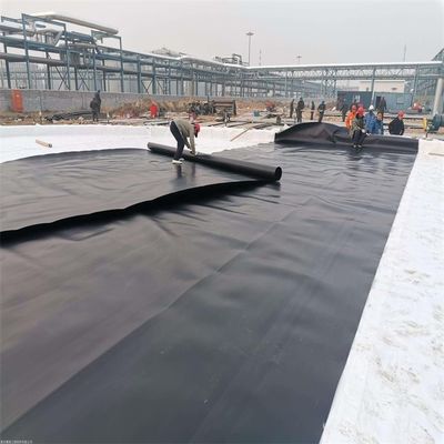 柔軟なプラスチック製の池の敷き布団 ダムライン 0.5mm HDPE 地膜 屋外魚場用