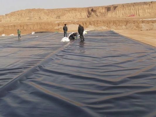 水泳池や景観プールにおける防水用内膜のためのHDPE製地膜