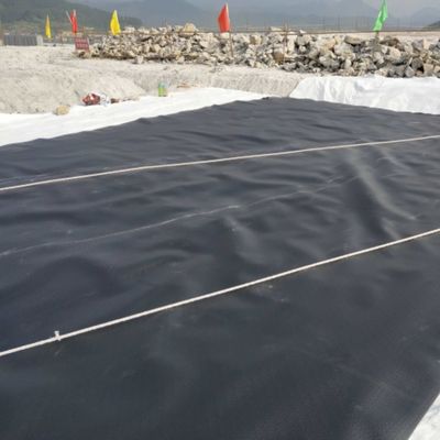 50~200m 長さ 耐久性のあるHDPE地膜 黒色 水貯蔵タンクと魚池用