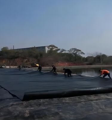 プリファブリックスムーズジオメムラン 質感のあるジオメムラン 2mm HDPE防水設計用